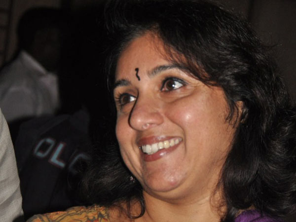 மகிழ்ச்சியில் ரேவதி