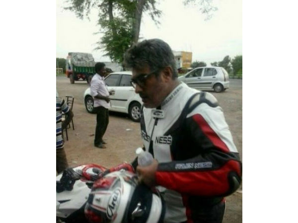 Ajith Caught By Traffic Police Ajith Caught By Traffic Police