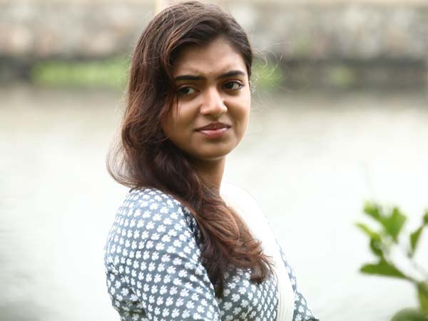 நிகழ்ச்சித் தொகுப்பாளினி....