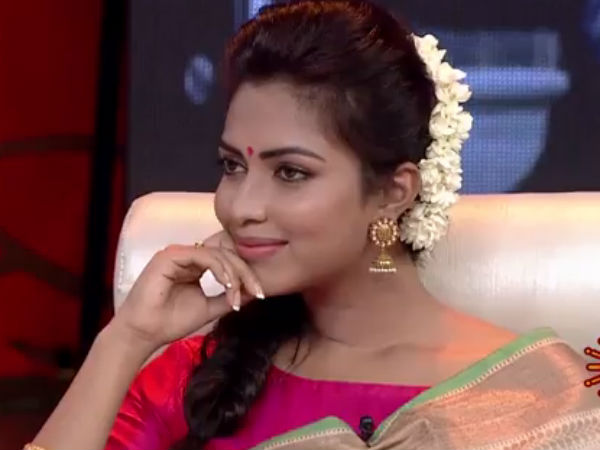 அமலாவின் கண்கள்
