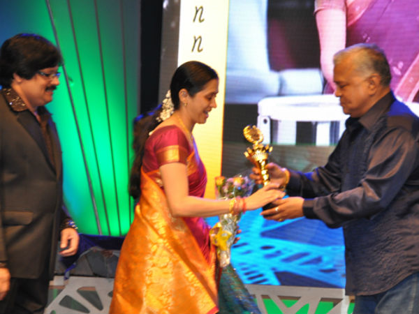 Surya, Simran, Devayani get honoured in TEA award show Surya, Simran, Devayani get honoured in TEA award show