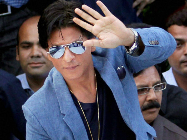Shah Rukh Khan makes blind fan's wish come true Shah Rukh Khan makes blind fan's wish come true