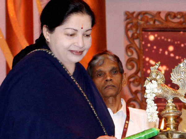 நடிகை நாடாள்கிறார்