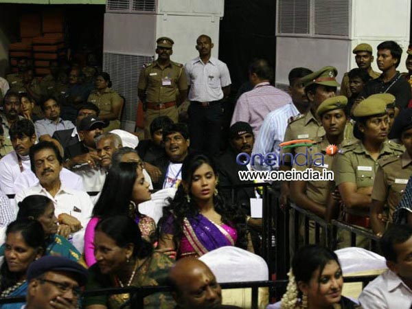 பத்திரிகையாளர்கள் புறக்கணிப்பு