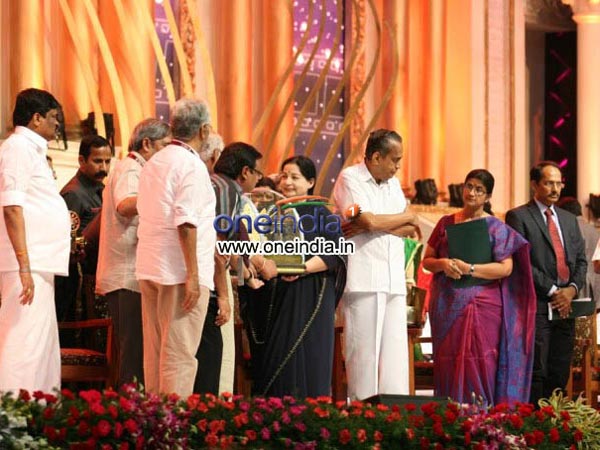 வாயைத் திறந்து சொல்லணுமே..