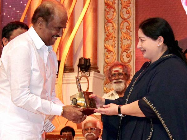 விருதுகளைத் தட்டி....