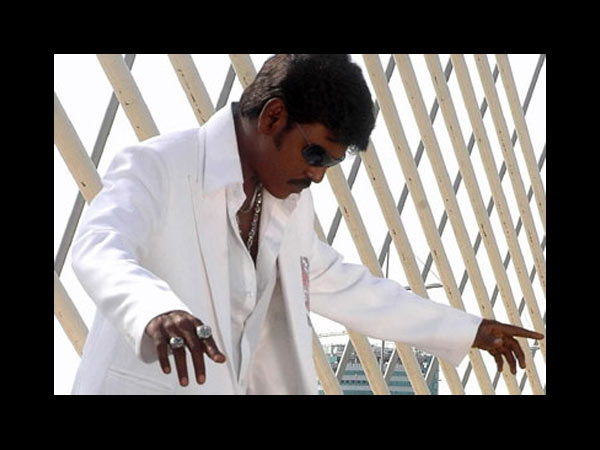 பிஸியோதெரபி தருகிறார்கள்