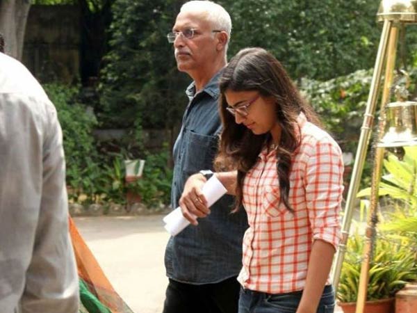 Nazriya Nazim at Commissioner Office Nazriya Nazim at Commissioner Office