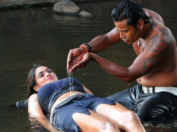 ஆத்துத் தண்ணீரில் அபிஷேகம்...