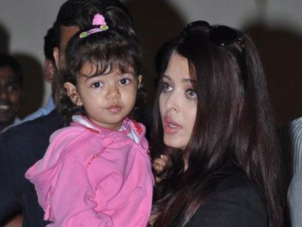 Aaradhya Bachchan sung Happy birthday to mom Aishwarya Rai Aaradhya Bachchan sung Happy birthday to mom Aishwarya Rai