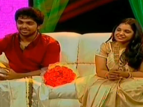 முத்தம் கொடுக்க தடை