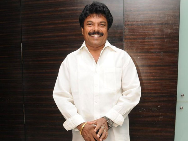 செருப்பால் அடிக்க வேண்டும்