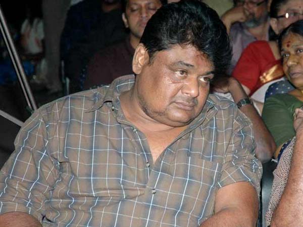 காசு செலவழிக்கிறார்