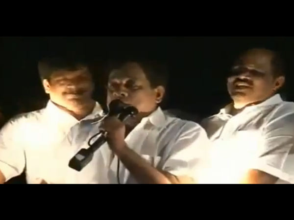 அதிமுக கூட்டத்தில்