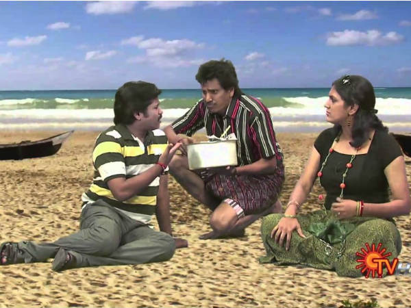 ரசிக்கும் கணவர்