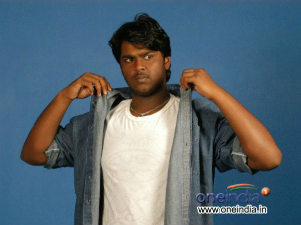 அதே கை.. அதை சைகை...