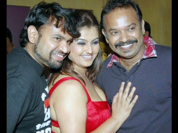 Sona files complaint on Venkat prabhu Sona files complaint on Venkat prabhu