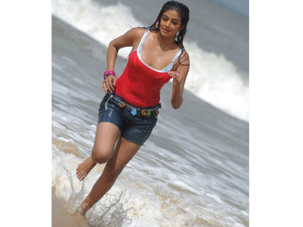 Priyamani worries on her leaning carrier Priyamani worries on her leaning carrier