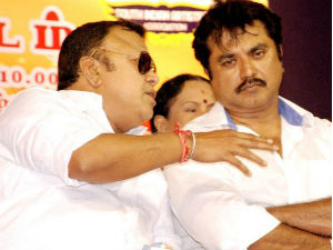 Nadigar sangam's condemn for anonymous letter writers Nadigar sangam's condemn for anonymous letter writers