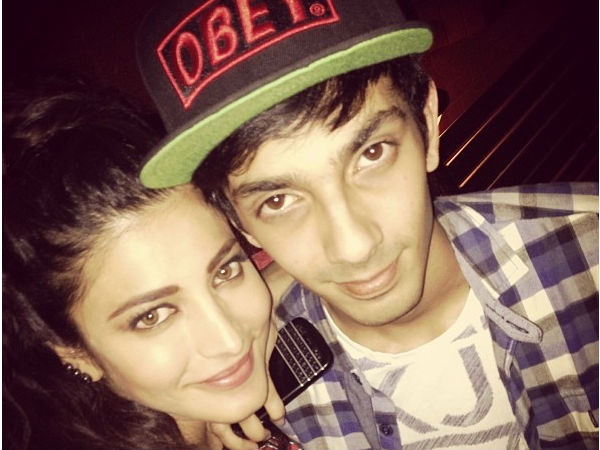 Shruti Haasan has late night fun with Anirudh! Shruti Haasan has late night fun with Anirudh!