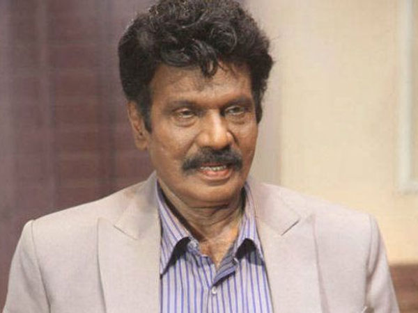 Goundamani casts his vote in early hours Goundamani casts his vote in early hours