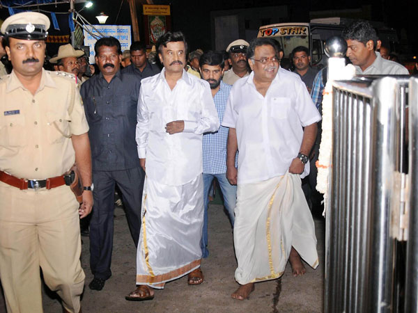 பாதுகாப்பை மீறி..