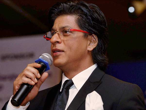 Shah Rukh Khan denies making anti-Modi comments on Twitter Shah Rukh Khan denies making anti-Modi comments on Twitter