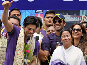 Shahrukh Khan and Mamata Banerjee bond over KKR's victory and delicious fish fry Shahrukh Khan and Mamata Banerjee bond over KKR's victory and delicious fish fry