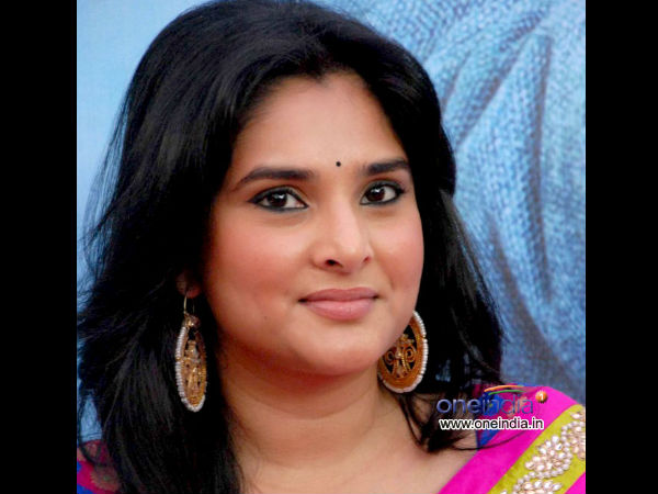 தியானம் பழகும் ரம்யா