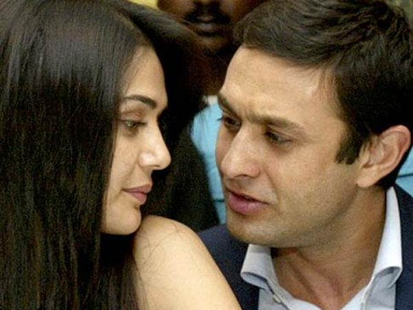 Preity Zinta molestation case: Police record statement of two persons Preity Zinta molestation case: Police record statement of two persons
