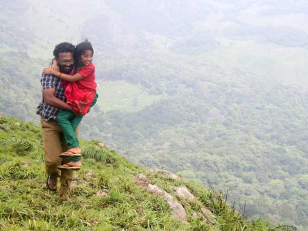 ஆனந்த யாழை மீட்டுகிறாள்