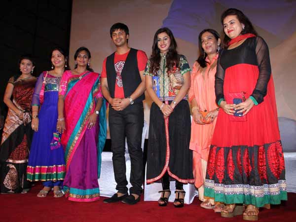 விசில் போட்ட மாணவிகள்