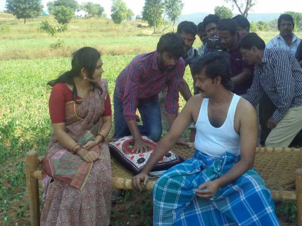 சொர்க்கம் பணத்திலே: