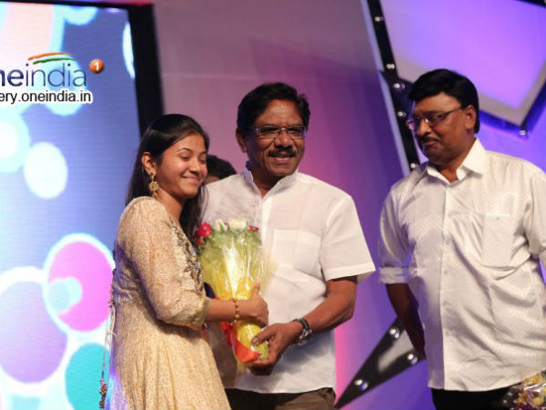 திரைக்கலைஞர்களை தத்தெடுக்கவேண்டும்
