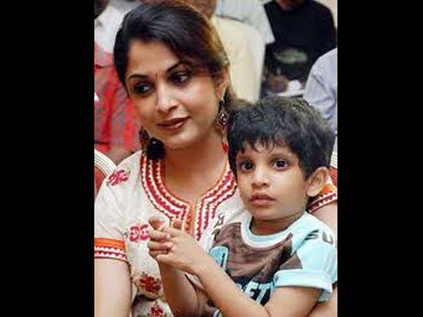 பாதியில் நிறுத்திய ரம்யா