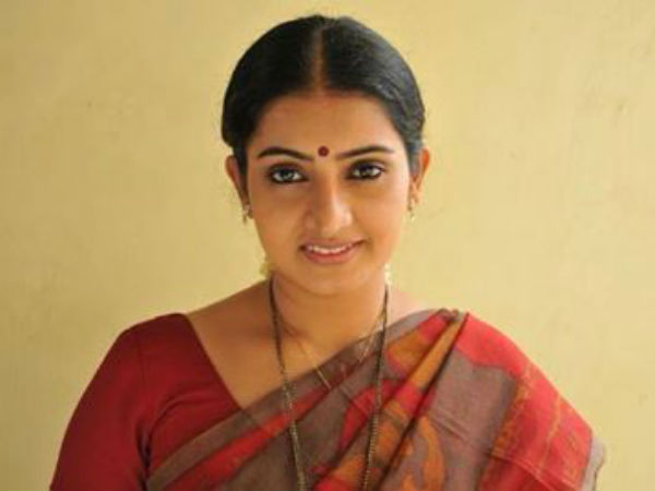 விஜயகாந்திடம் ஆசி