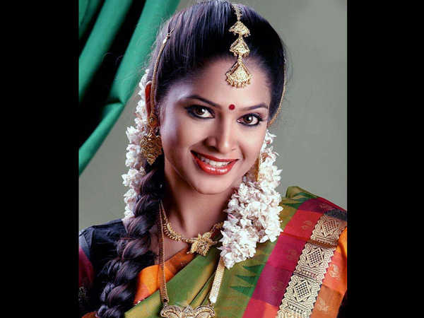இரட்டை வேடத்தில்