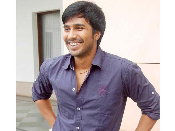 சாதிக்கும் ஏழை இளைஞன்