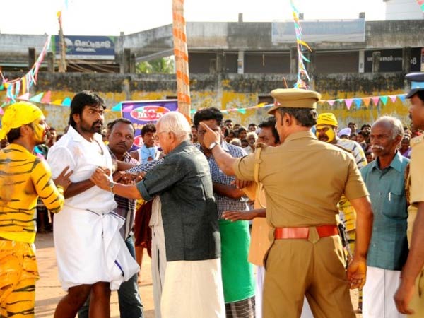அழ வைத்துவிட்டனர்