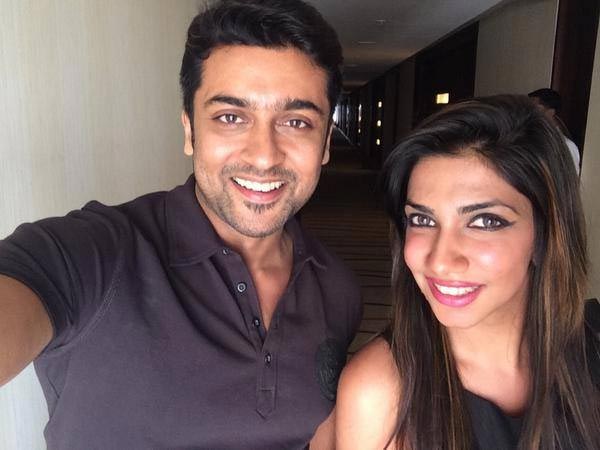 Bhavna takes a selfie with Suriya Bhavna takes a selfie with Suriya