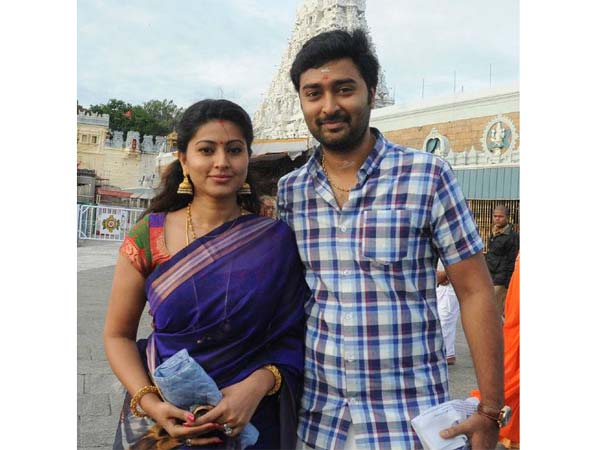 Actress Sneka worship Lord Elumalaiyan Actress Sneka worship Lord Elumalaiyan