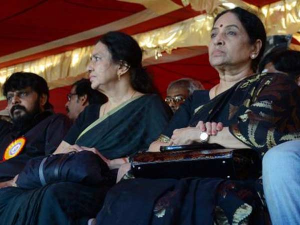 குண்டு வச்சிருக்கேன்...