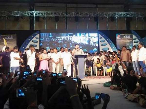 Vijay refused to talk about Kaththi in success meet Vijay refused to talk about Kaththi in success meet