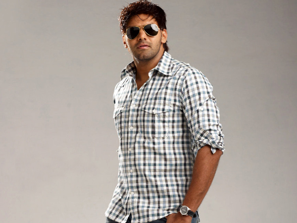 Arya as 'Chinna' an ardent fan of Thala Ajith in Yatchan Arya as 'Chinna' an ardent fan of Thala Ajith in Yatchan