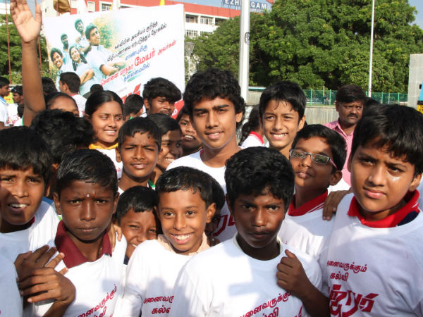 அண்ணா சதுக்கத்திலிருந்து...