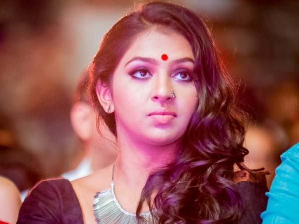 அடி, கருப்பு நிறத்தழகி