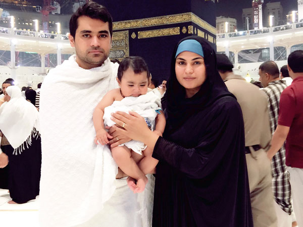 Actress Veena Malik Khan & Asad Bashir Khan perform Umrah with their adorable son Abram Khan Actress Veena Malik Khan & Asad Bashir Khan perform Umrah with their adorable son Abram Khan