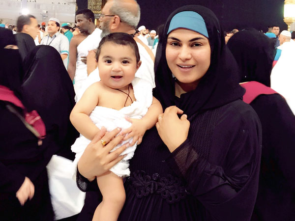Actress Veena Malik Khan & Asad Bashir Khan perform Umrah with their adorable son Abram Khan Actress Veena Malik Khan & Asad Bashir Khan perform Umrah with their adorable son Abram Khan