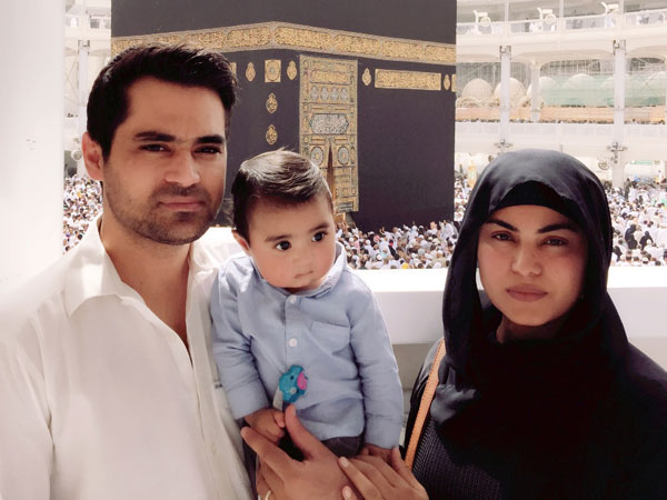 Actress Veena Malik Khan & Asad Bashir Khan perform Umrah with their adorable son Abram Khan Actress Veena Malik Khan & Asad Bashir Khan perform Umrah with their adorable son Abram Khan