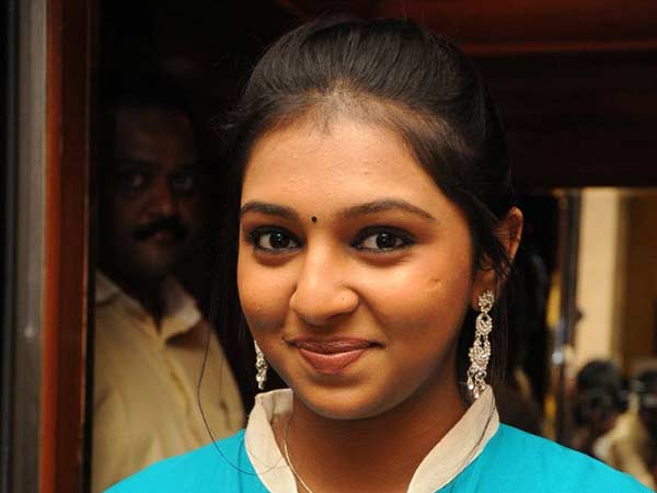 தொடர்ந்து கல்லூரிப் படிப்பு: